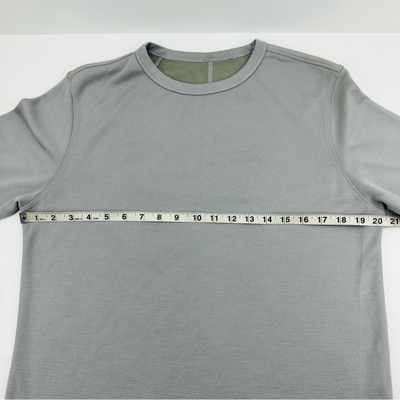 Lululemon Confluence Short Sleeve Crewneck Heavyweight Tee Silver Drop Grey - Picture 6 of 12